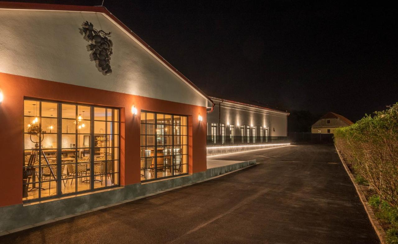 Veltlin Bed & Wine Hotell Valtice Eksteriør bilde