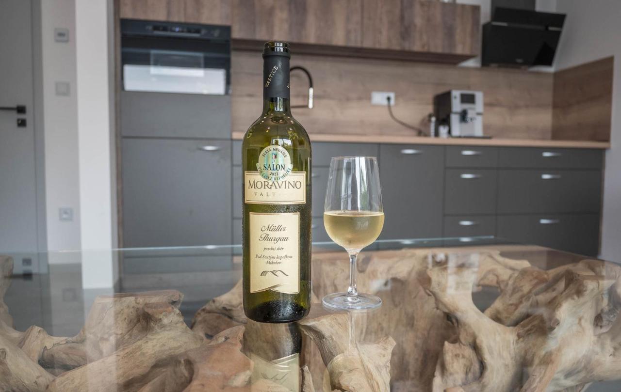 Veltlin Bed & Wine Hotell Valtice Eksteriør bilde
